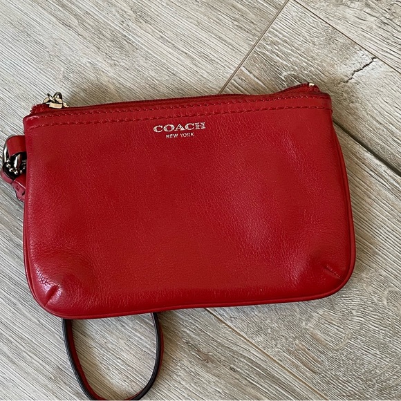 Coach wristlet Orange - Picture 1 of 2